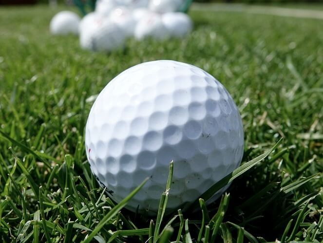 Đầu bút được dùng là bi gốm tương tự banh Golf